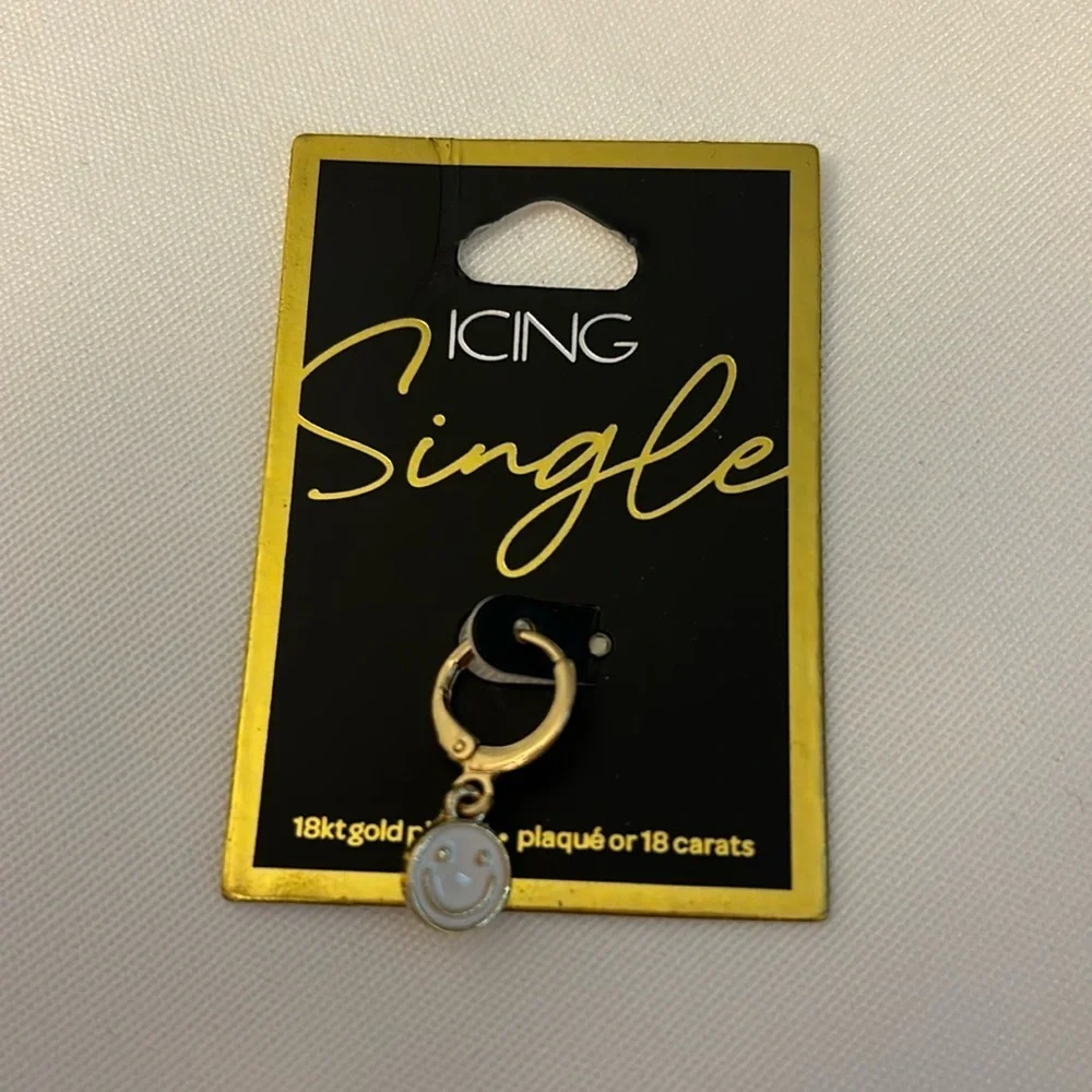 Icing Smiley Face Hoop Single Earring Gold